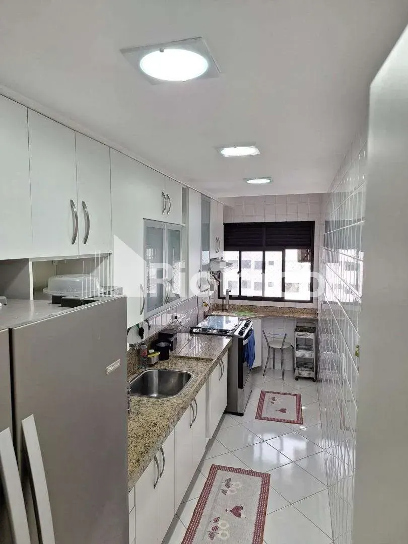 3-bedroom duplex with a glass-enclosed balcony — photo 30