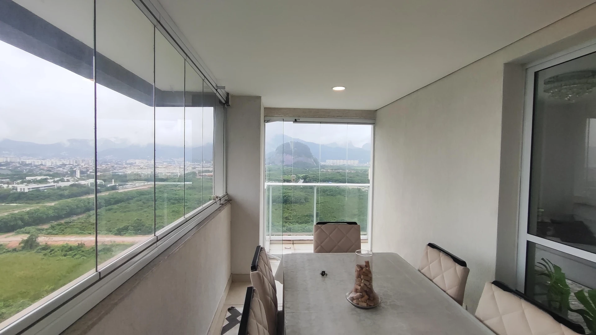 3-bedroom apartment with a glass-enclosed balcony — photo 12