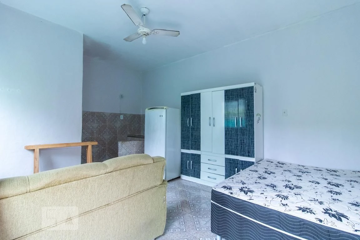 Unfurnished studio with 1 bedroom and 1 bathroom