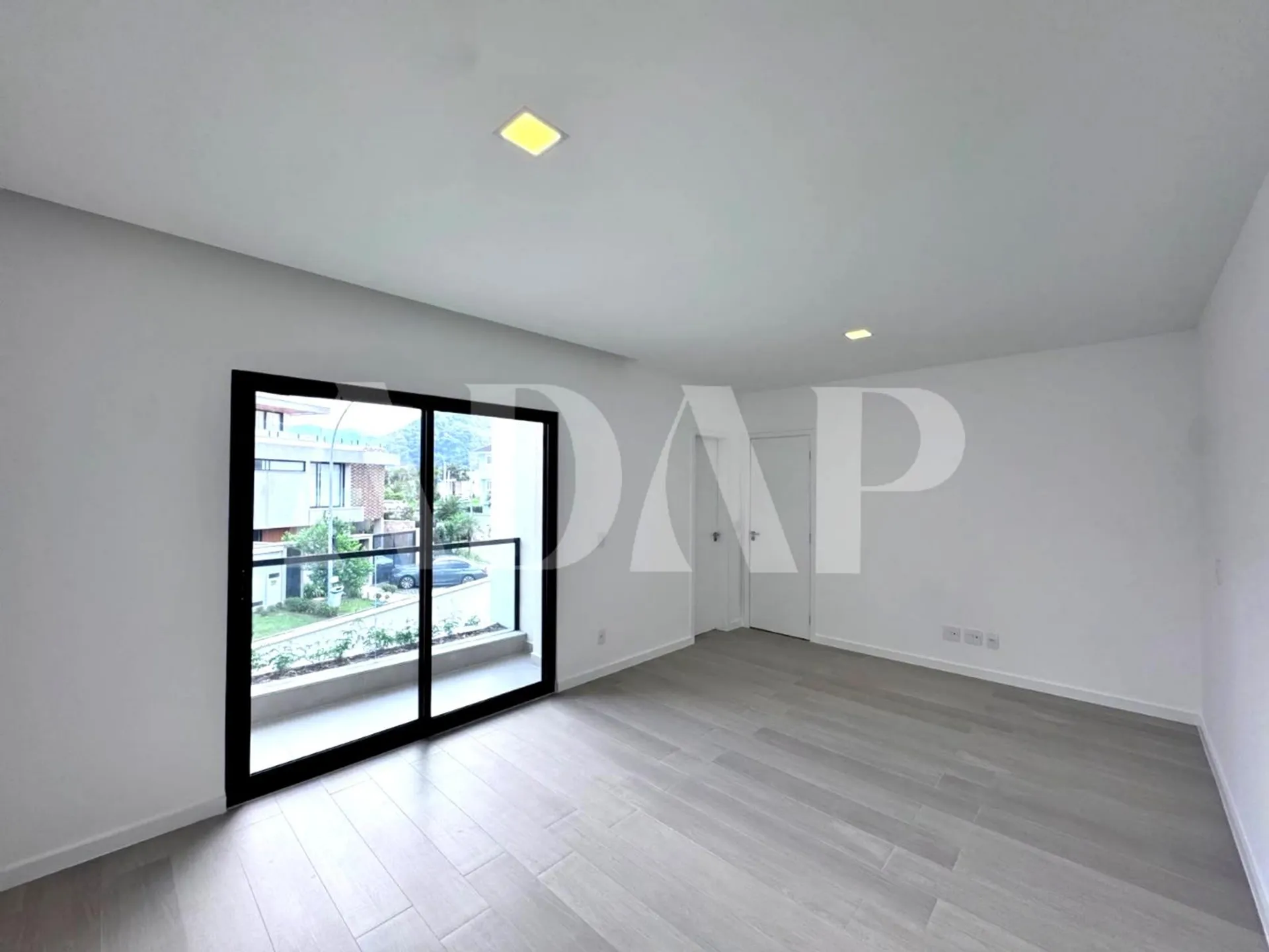 4-bedroom apartment with a mountain view in Rio de Janeiro — photo 13