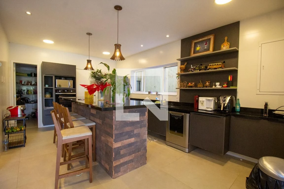 4-bedroom house with a bathtub in Rio de Janeiro — photo 18