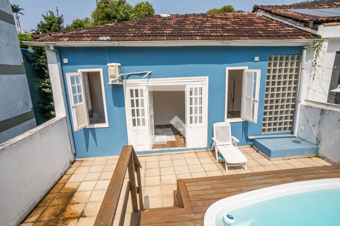 Furnished house, 300 m², with floor-to-ceiling windows — photo 75