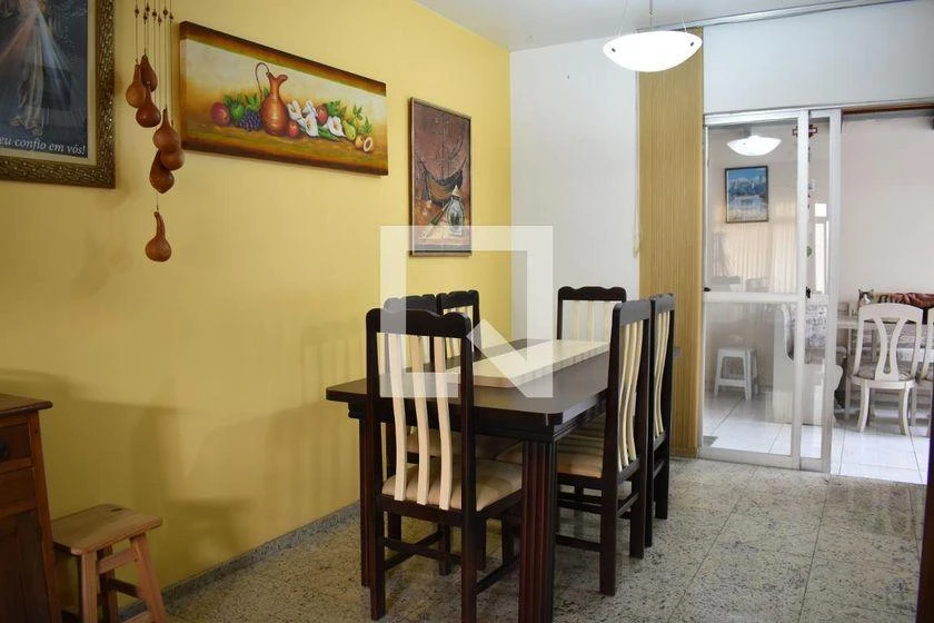 3-bedroom house with a walk-in closet in Curitiba — photo 13