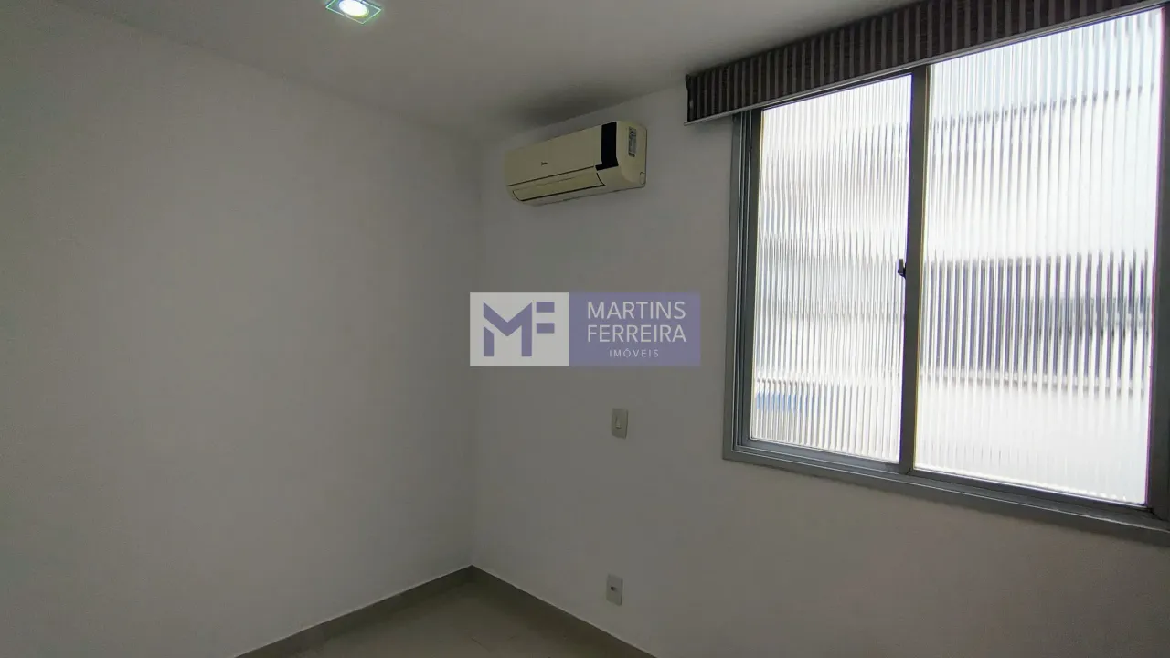 Glass-enclosed balcony in a 3-bedroom apartment, 115 m² — photo 10