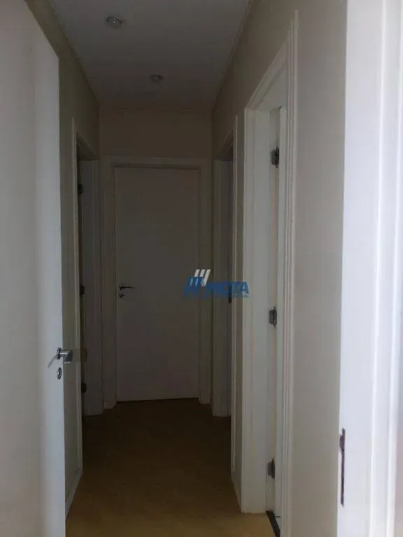 3-bedroom apartment with a bathtub — photo 33