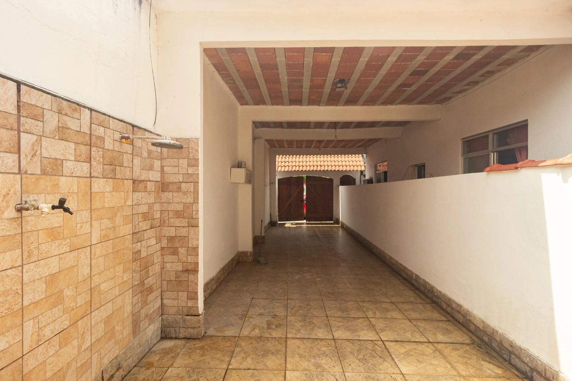 250 m² house with a garden and a mountain view — photo 33