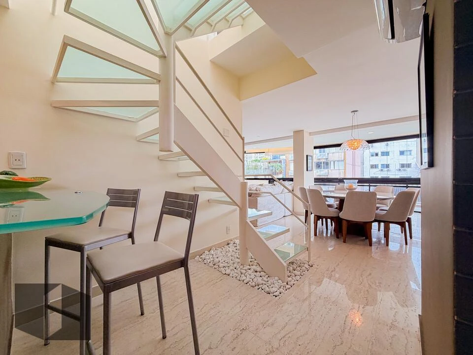 Furnished apartment, 186 m², with a grill on the balcony — photo 42