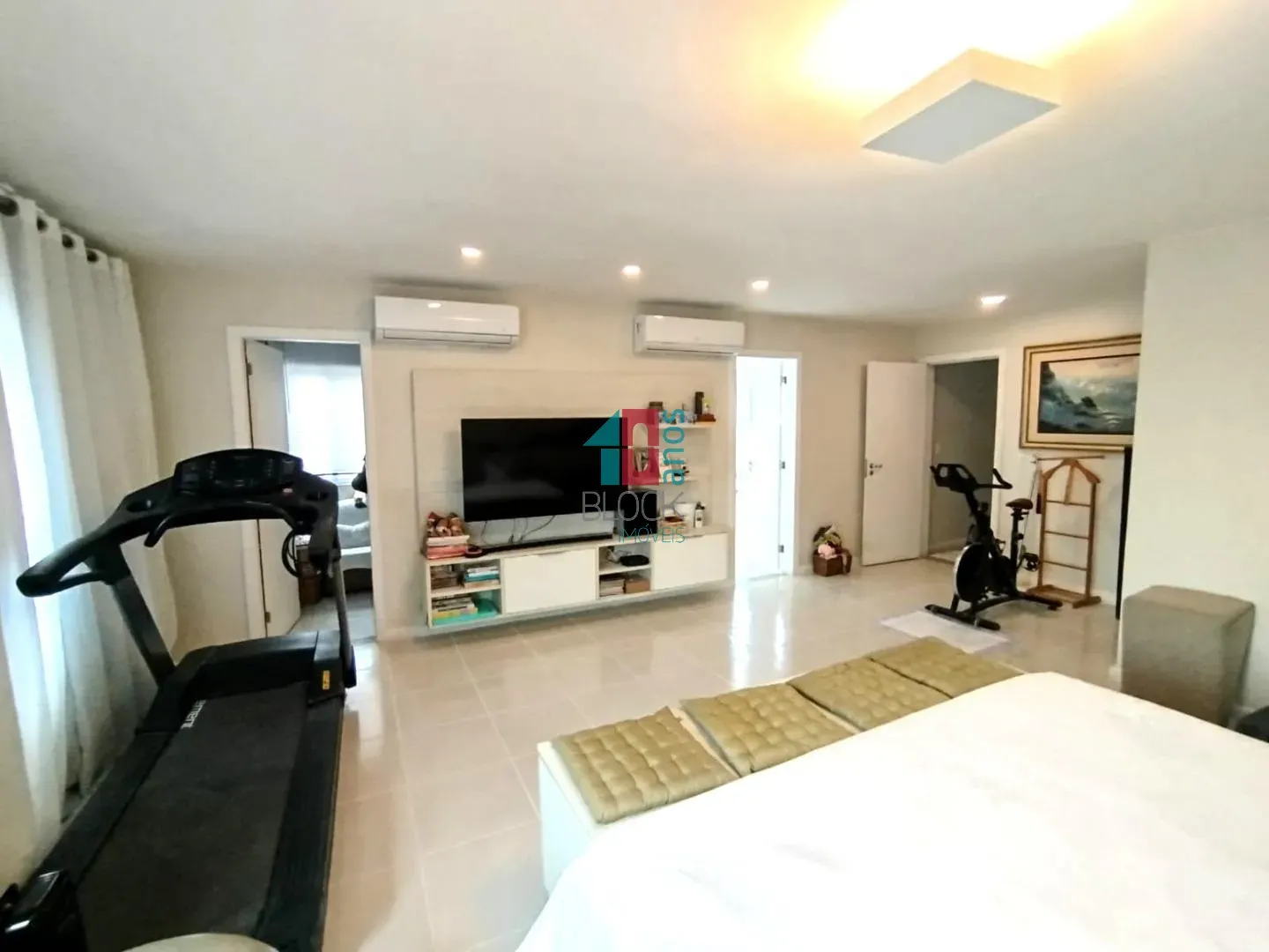 Furnished 361 m² apartment with 4 en-suite bedrooms — photo 37
