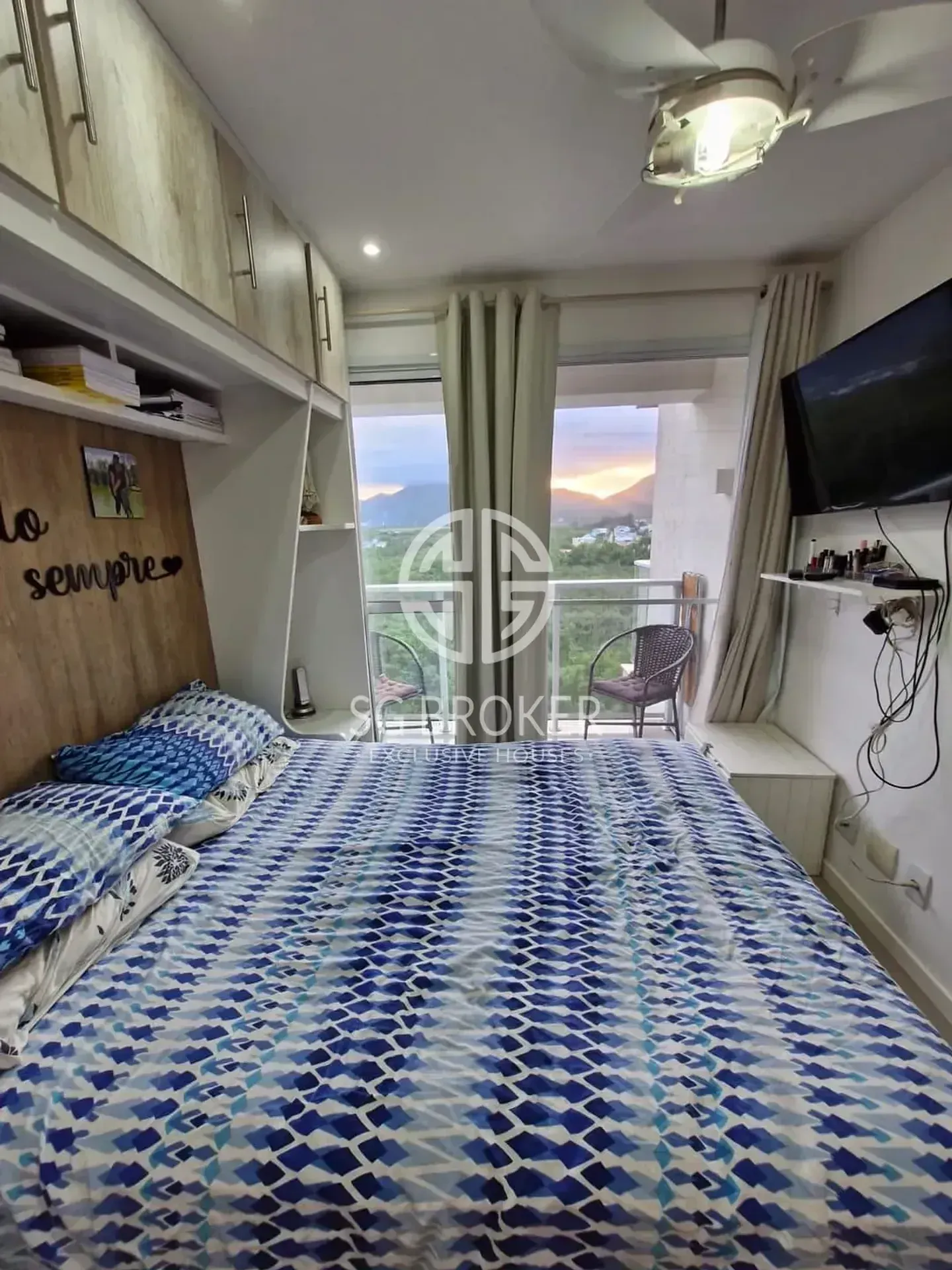 Glass-enclosed balcony in a 3-bedroom apartment, 91 m² — photo 15