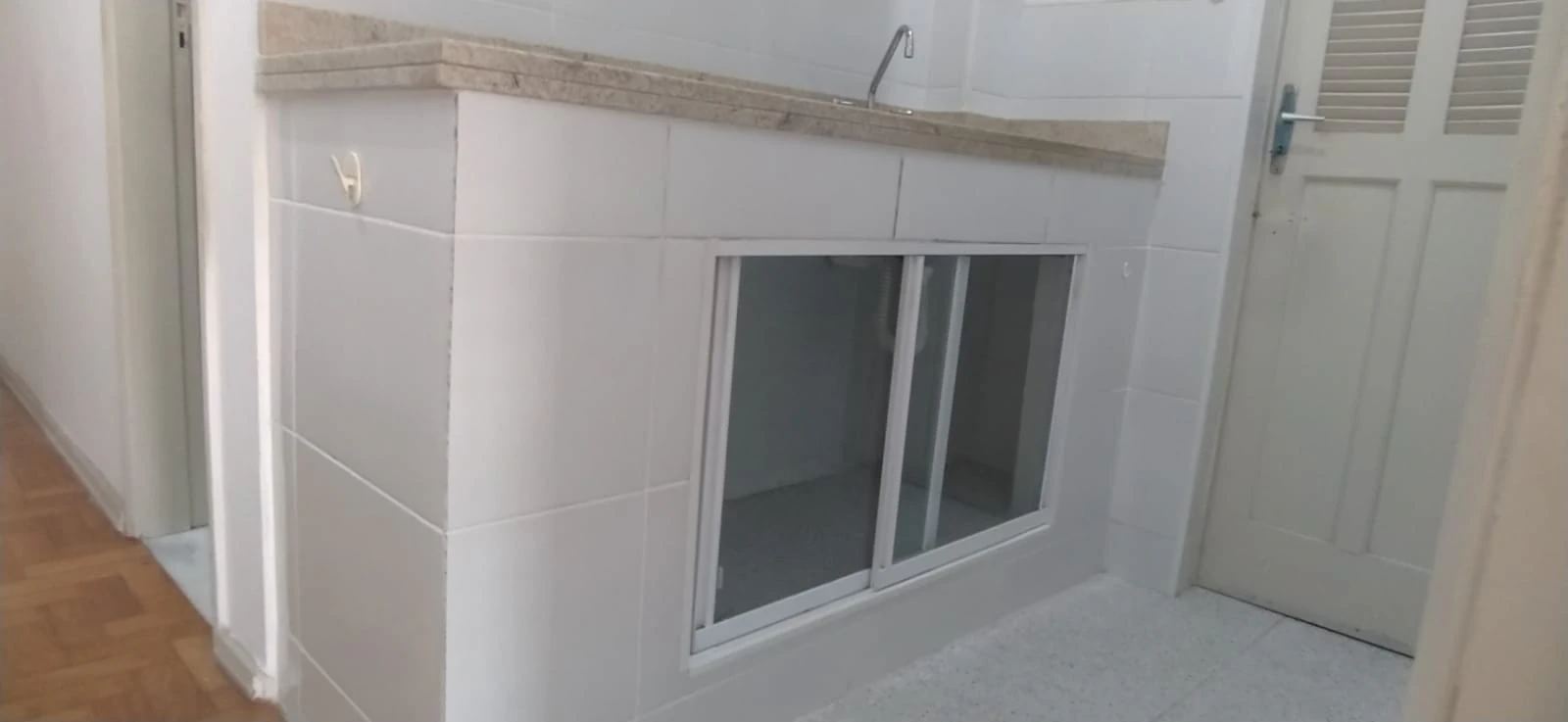 1-bedroom apartment with a closed-off kitchen, 38 m² — photo 2