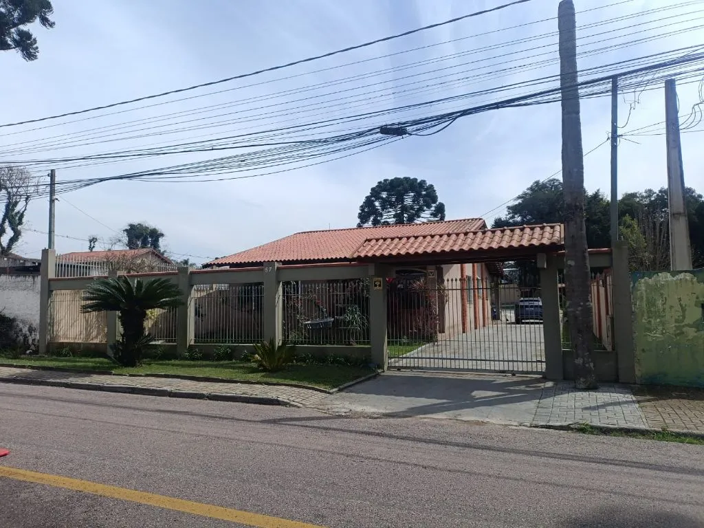 3-bedroom house with a bathtub in Curitiba — photo 2