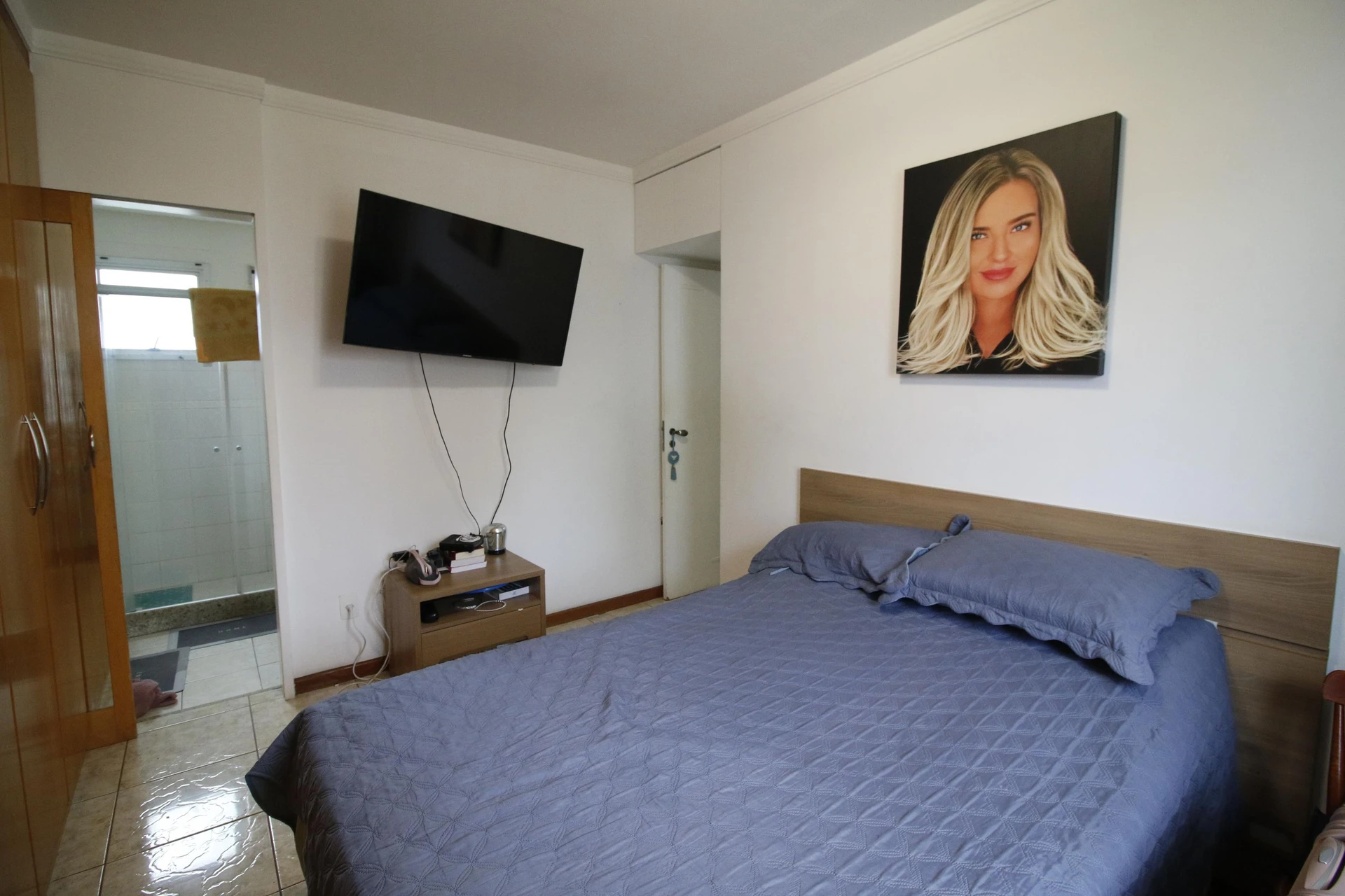 Furnished 3-bedroom apartment with balcony and pool — photo 13
