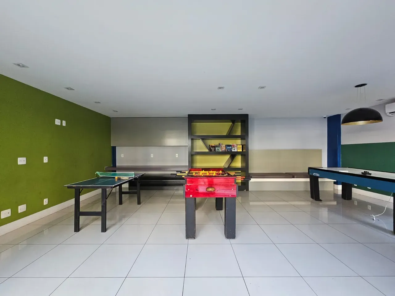Apartment with separate gas kitchen and 4 bathrooms — photo 35