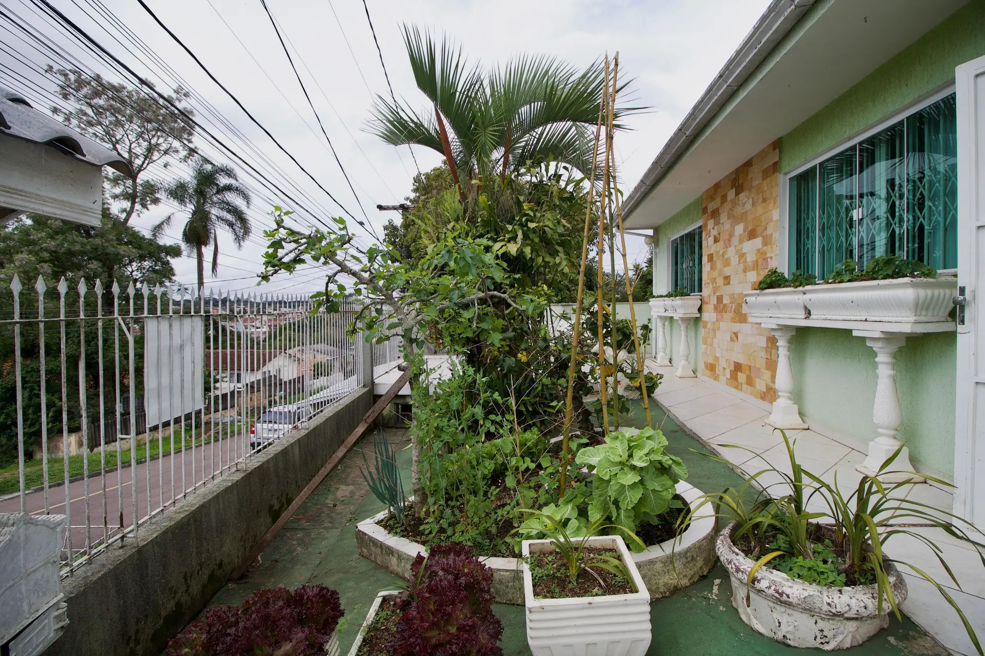 360 m² house with a home office and a garden — photo 45