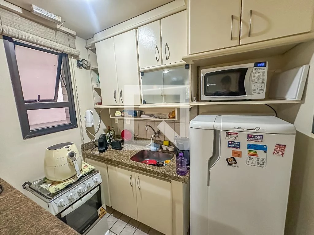 Furnished 2-bedroom apartment with built-in wardrobes — photo 29