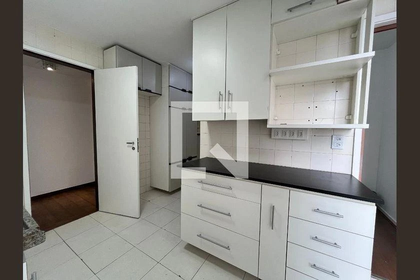 3-bedroom apartment with enclosed balcony and 2 parking spaces — photo 13
