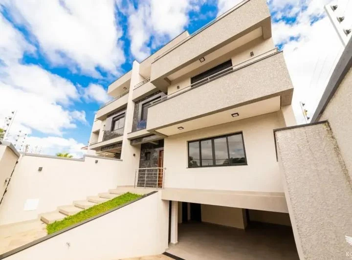 Two-story house with 3 bedrooms and 230 m², 2 parking spots — photo 4