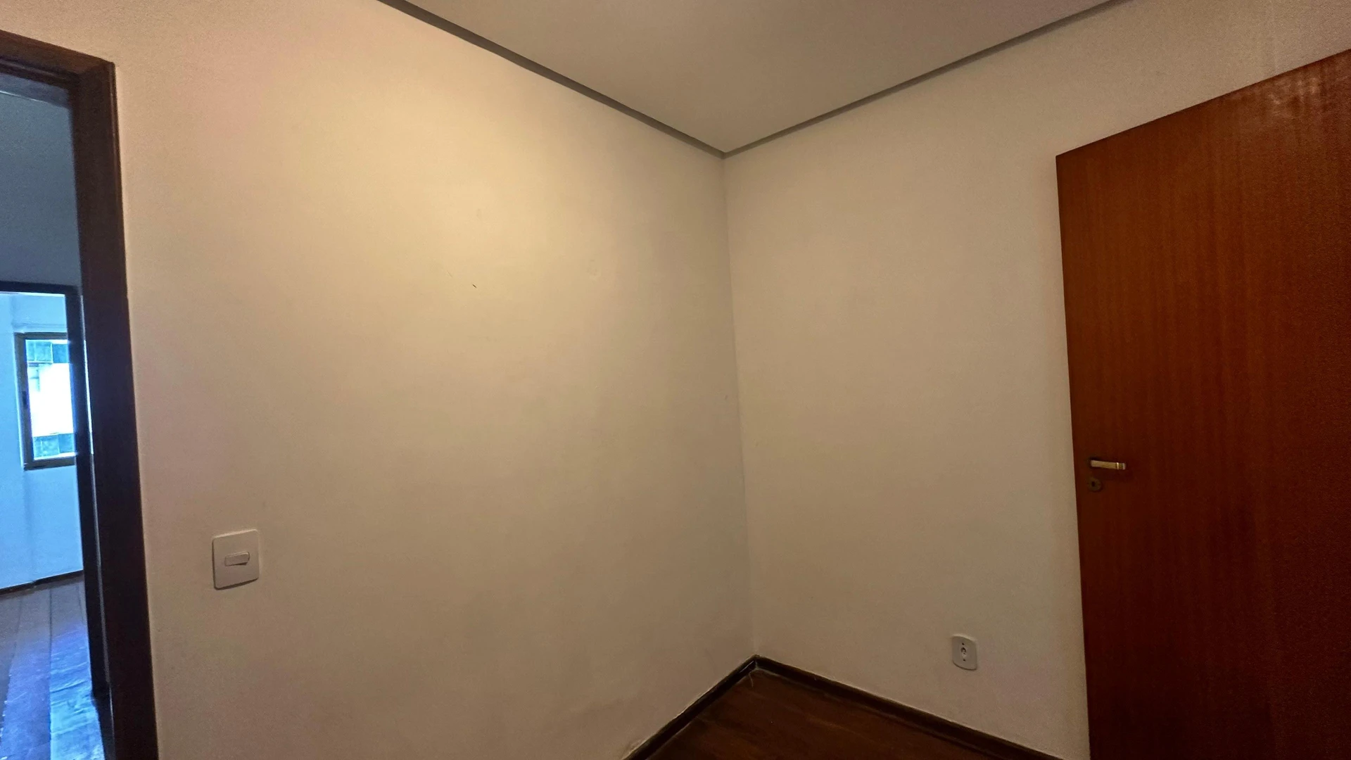 Apartment with built-in wardrobes and a balcony — photo 14