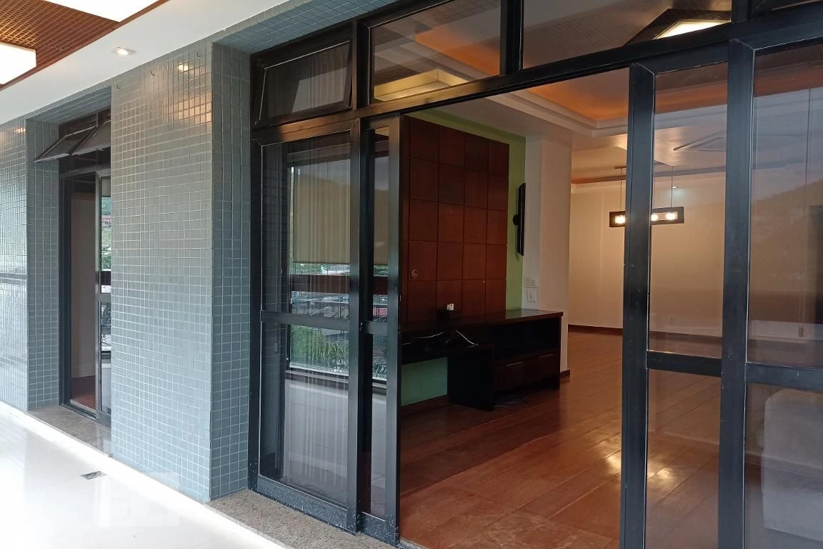 Apartamento de 4 quartos com janelas do piso ao teto — photo 14