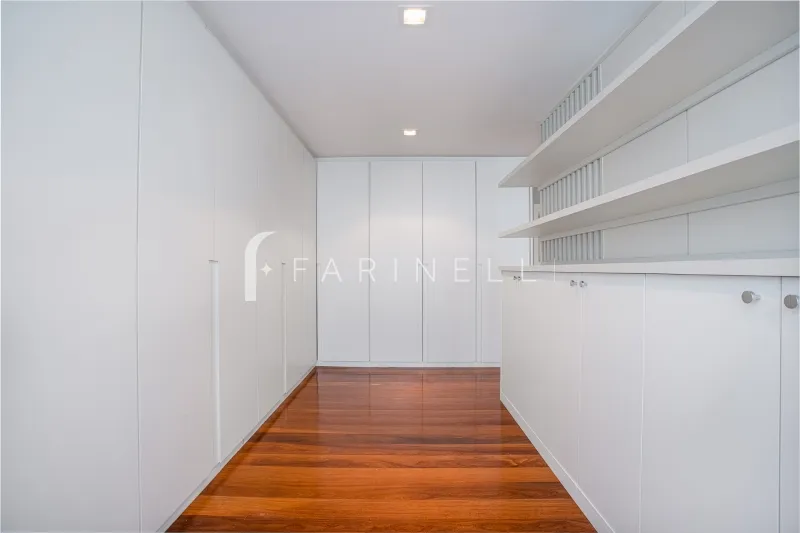 Floor-to-ceiling windows in a 3-bedroom apartment, 465 m² — photo 33