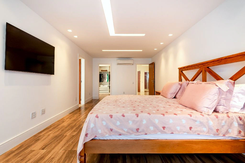 680 m² house with 4 en-suite bedrooms and 7 bathrooms — photo 3