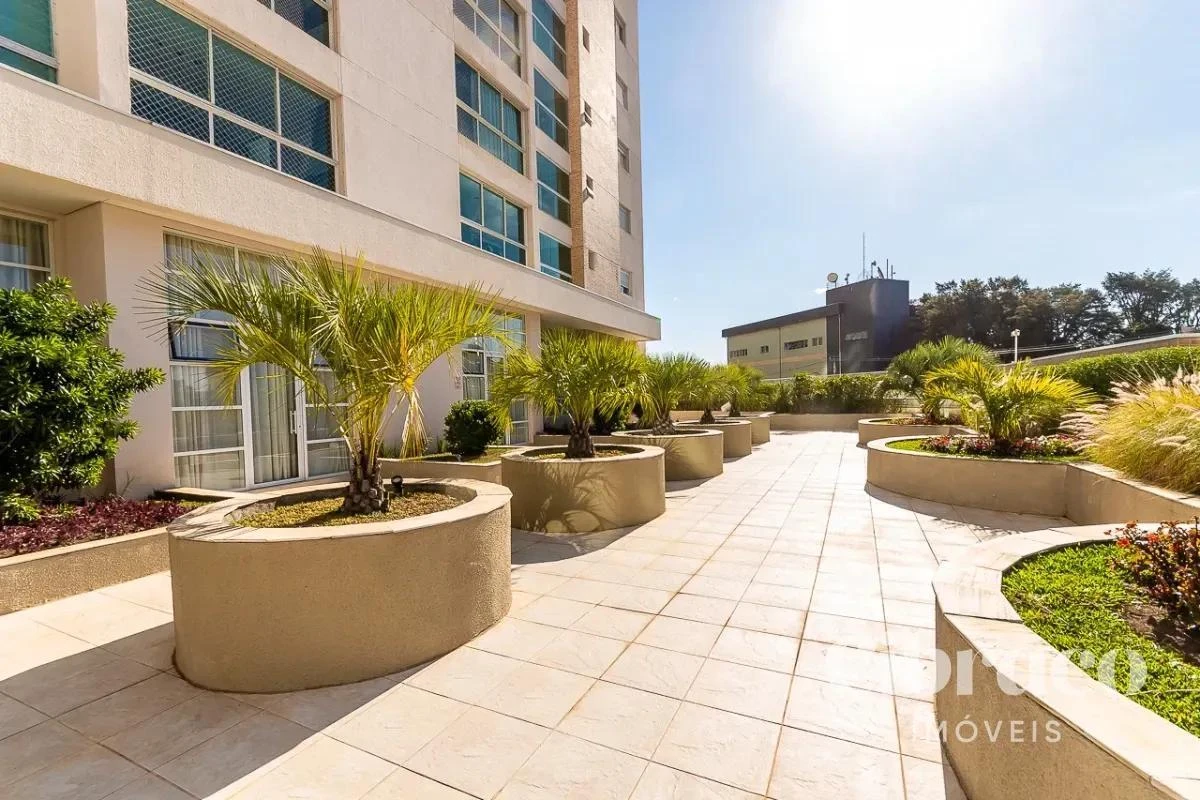 Balcony with a grill in a 4-bedroom apartment, 131 m² — photo 20