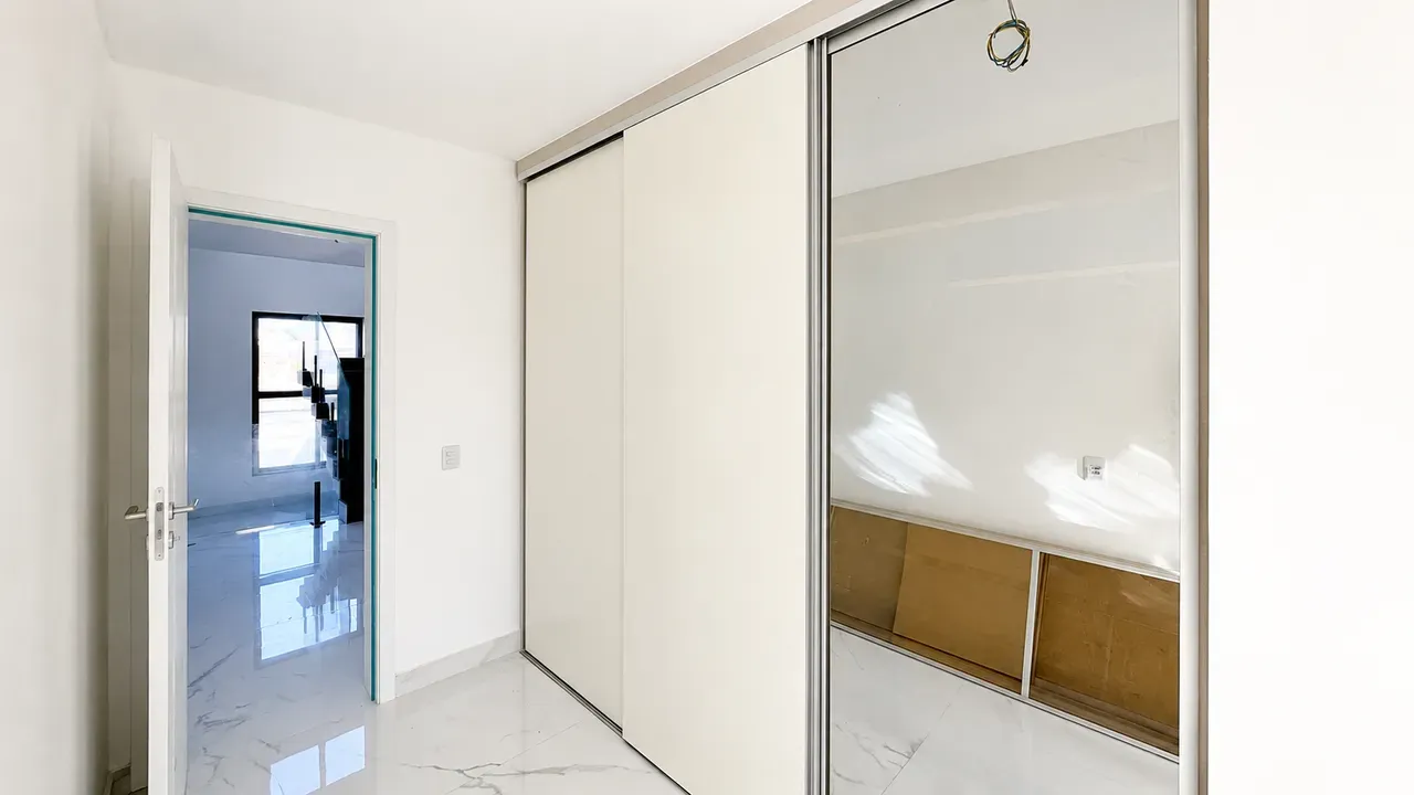 House with 5 bedrooms, 370 m² and 2 parking spots — photo 23