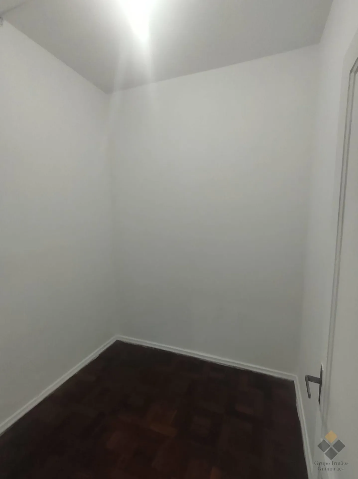 Apartment on the 4th floor with wood or laminate floors — photo 17
