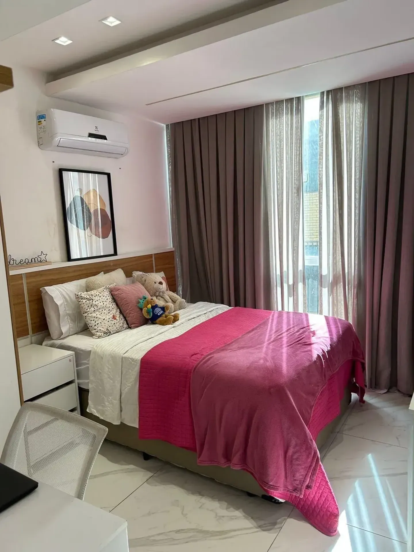 Furnished 250 m² apartment with 4 bedrooms and 5 bathrooms — photo 15