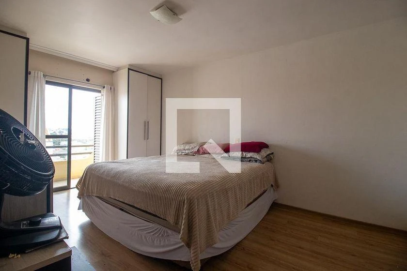 3-bedroom house with a bathtub in Curitiba — photo 15