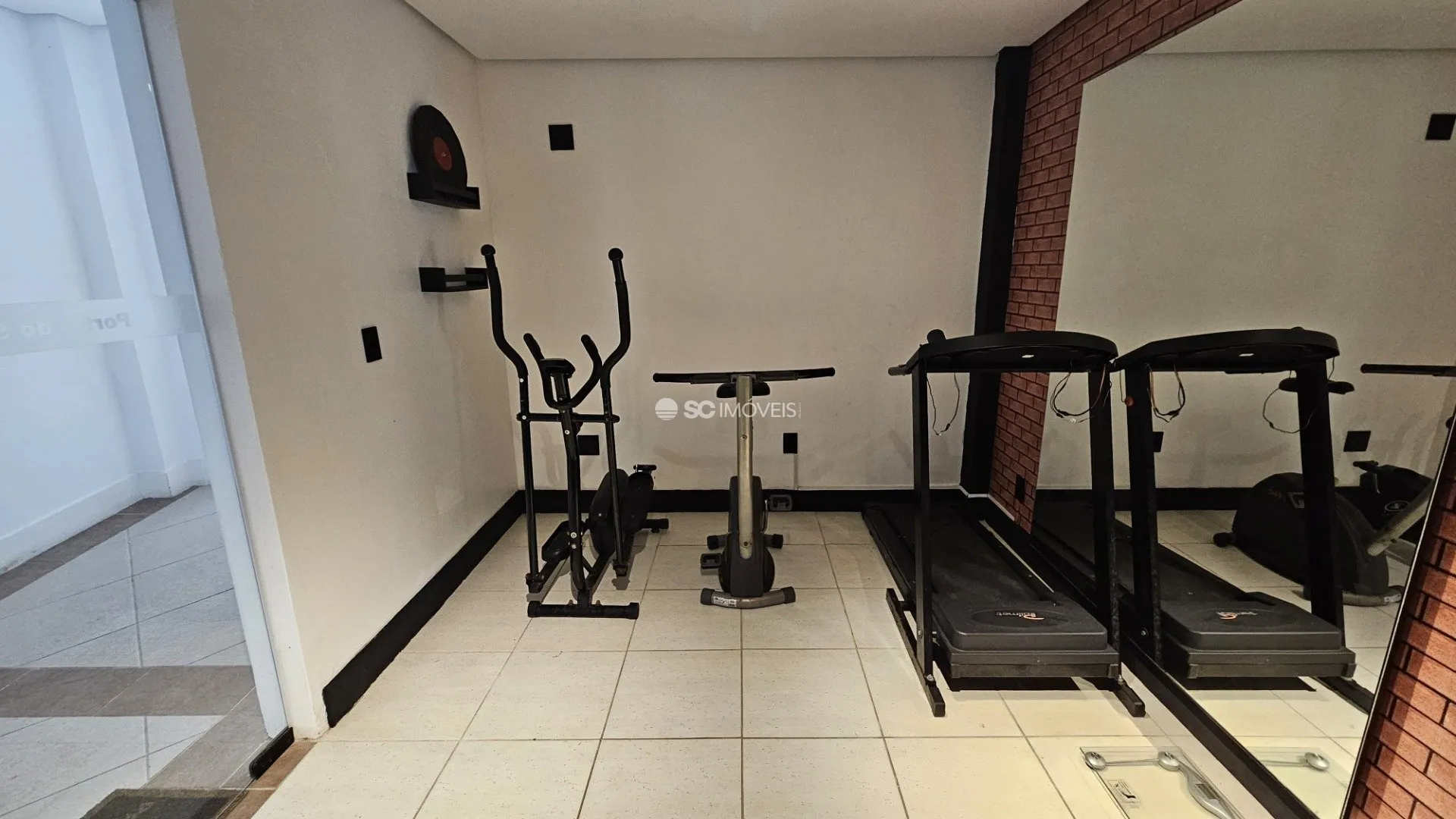 Furnished 1-bedroom apartment with 45 m² and parking space — photo 44