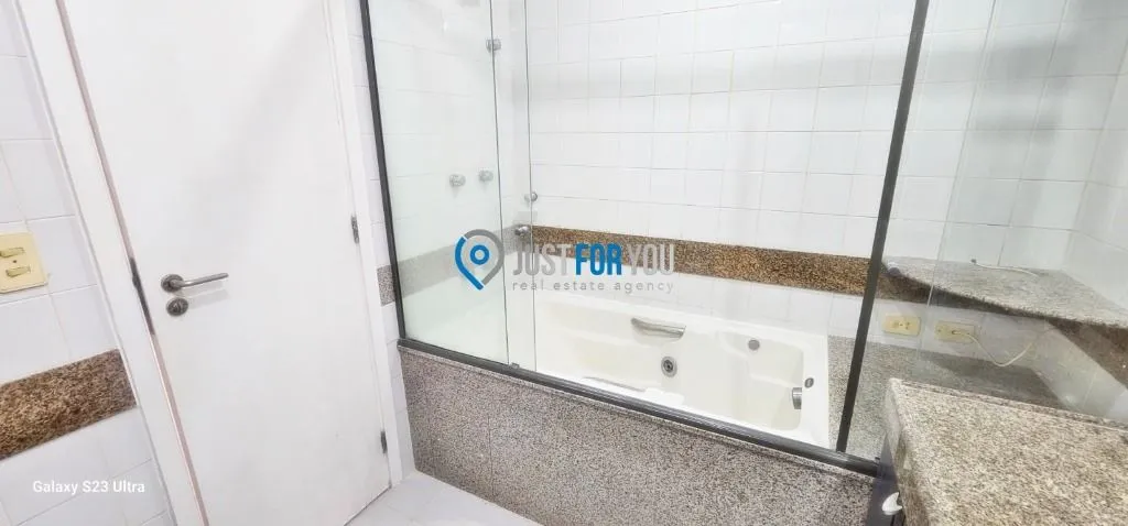 3-bedroom apartment with 4 baths and balcony — photo 39