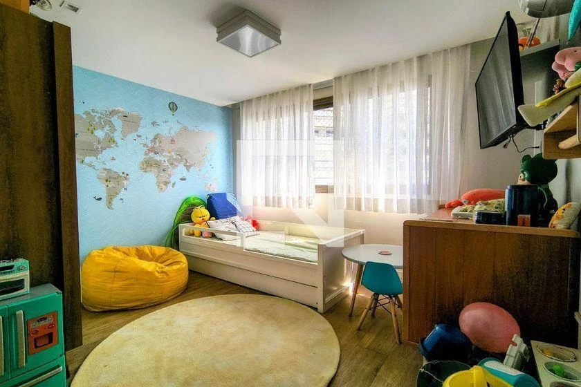 160 m² rental apartment with 4 en-suite rooms and balcony — photo 10