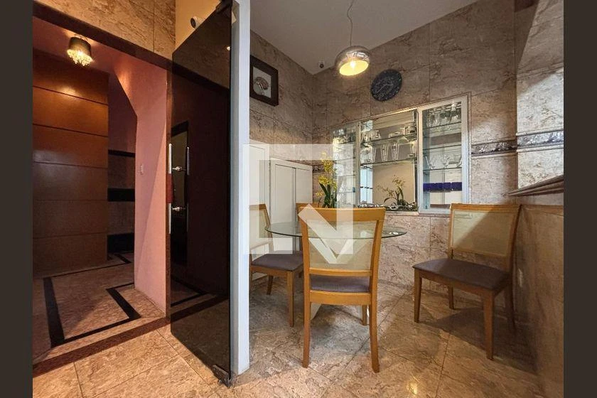 Apartamento mobiliado de 1 quarto com espaço de home office
