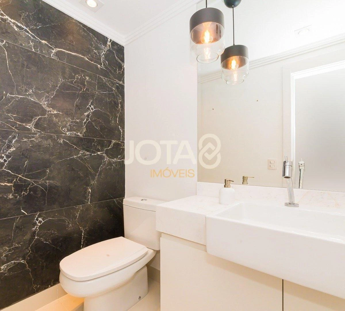 Furnished 155 m² apartment with 3 bedrooms and 1 en-suite — photo 24