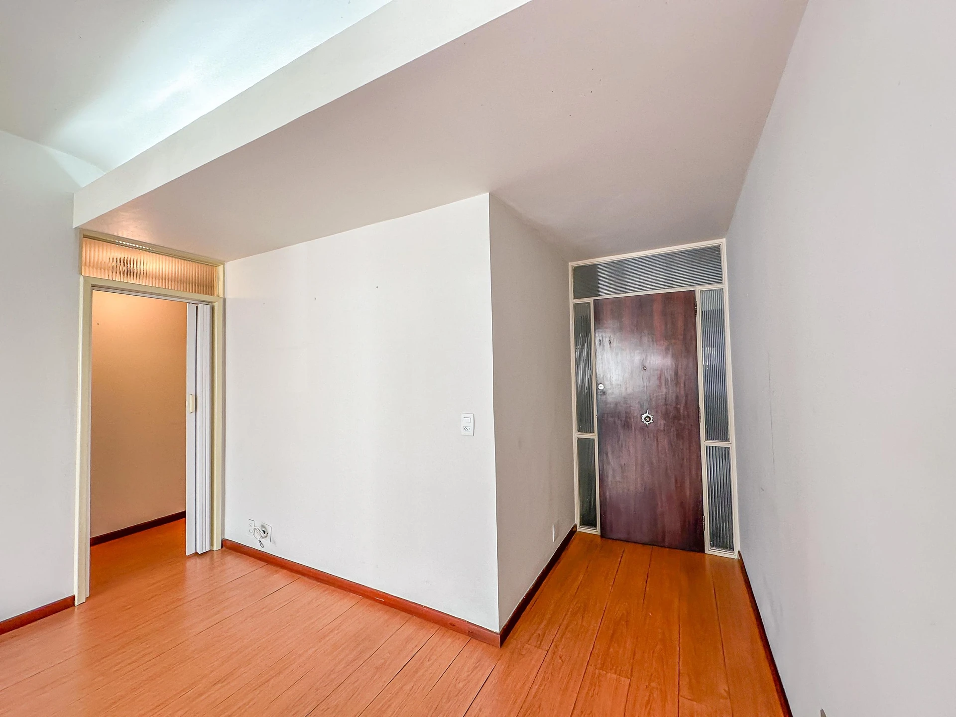 140 m² apartment with a jacuzzi and a bathtub — photo 44