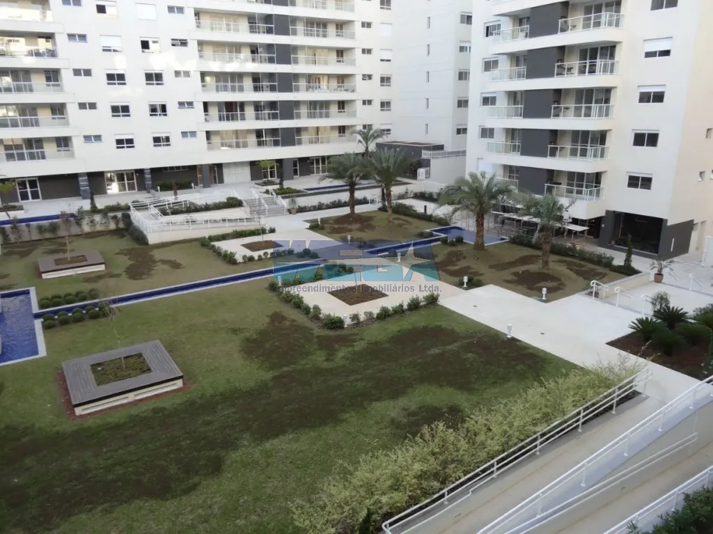Apartamento com 4 quartos e varanda de vidro fechada — photo 47