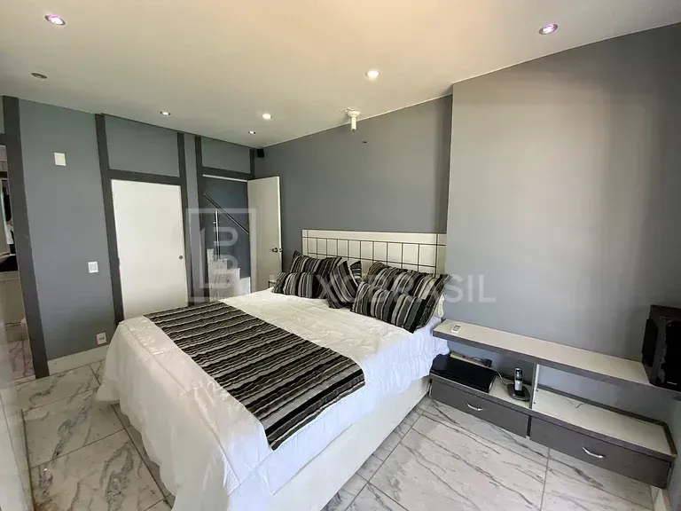 Furnished 3-bedroom apartment with enclosed glass balcony — photo 13