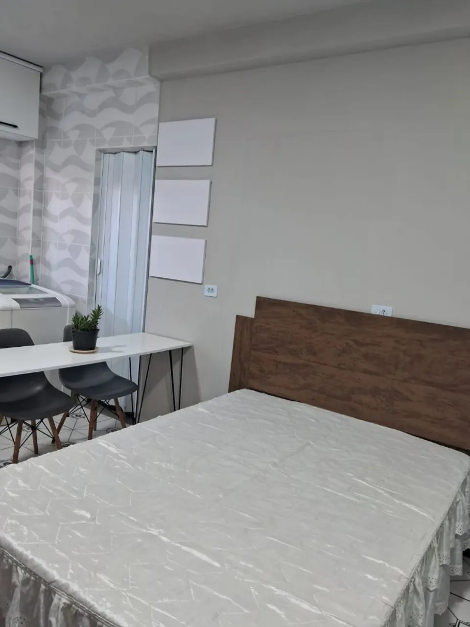 Furnished studio with 1 bedroom and 1 bathroom — photo 8