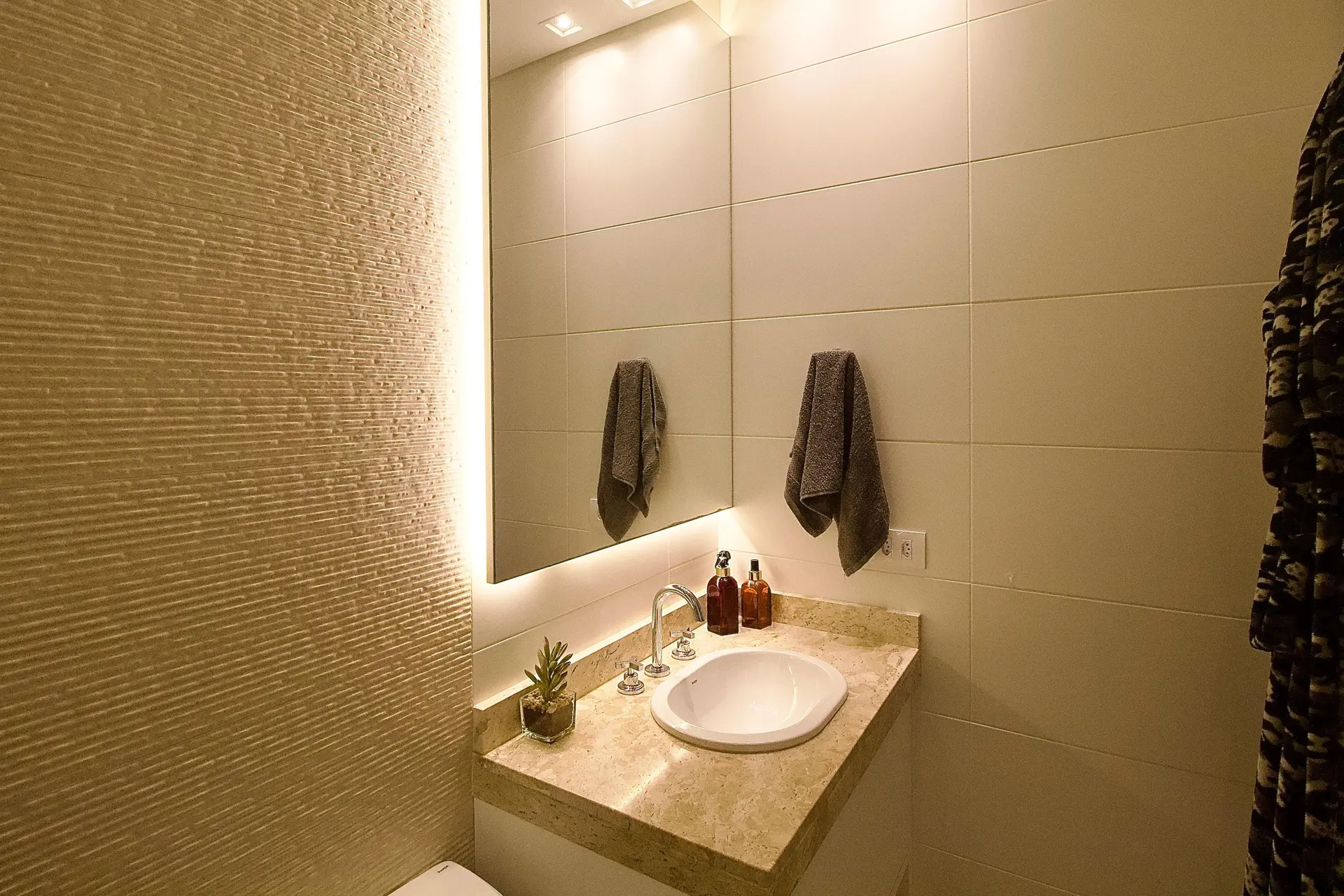 Квартира 80 м² з панорамними вікнами та заскленим балконом — photo 30