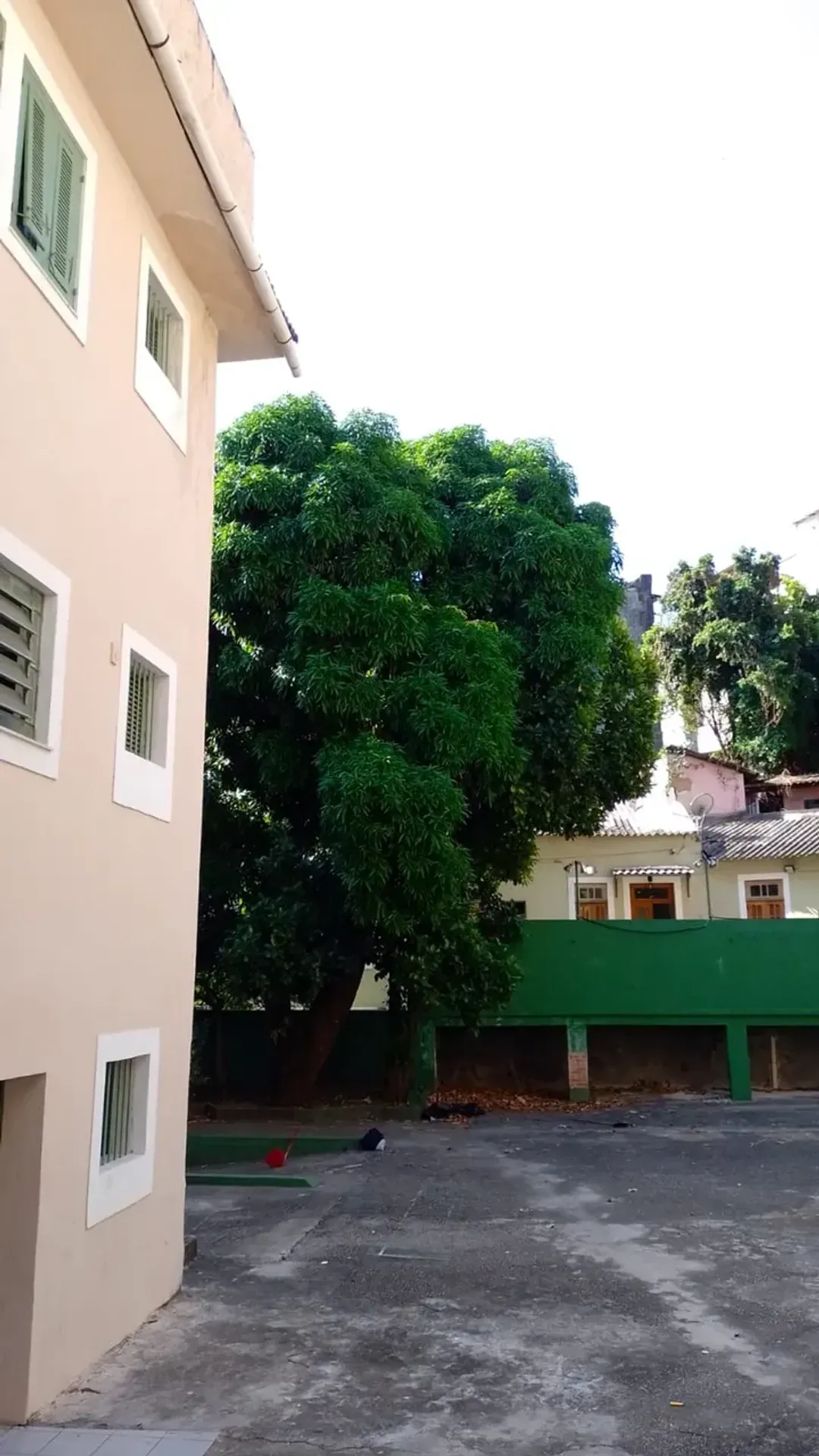 House with 8 bedrooms, 4 bathrooms and 10 parking spots