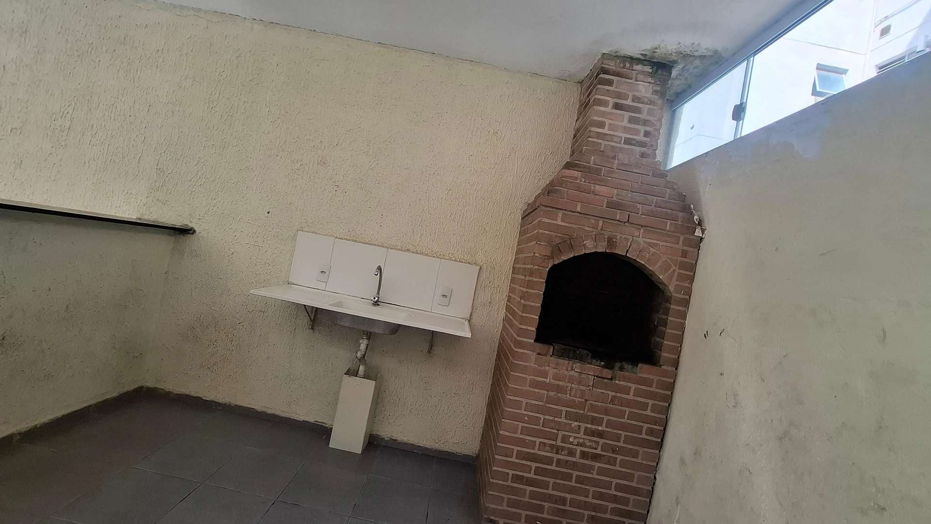 Furnished 2-bedroom apartment with a gas stove kitchen — photo 41