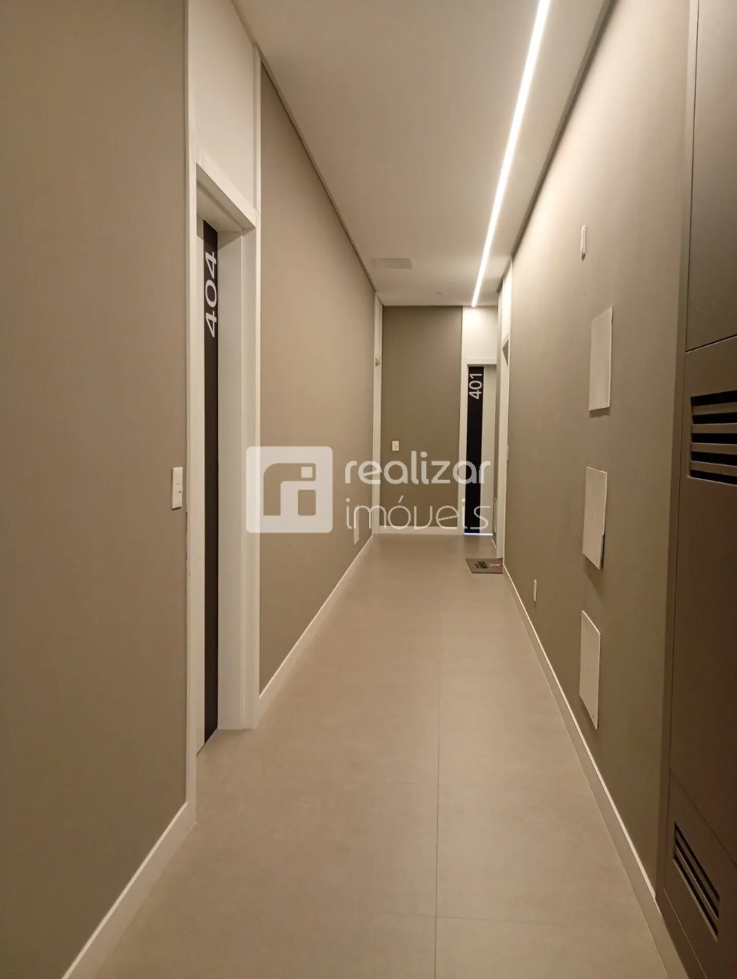 Furnished 1-bedroom apartment with open-plan kitchen — photo 37
