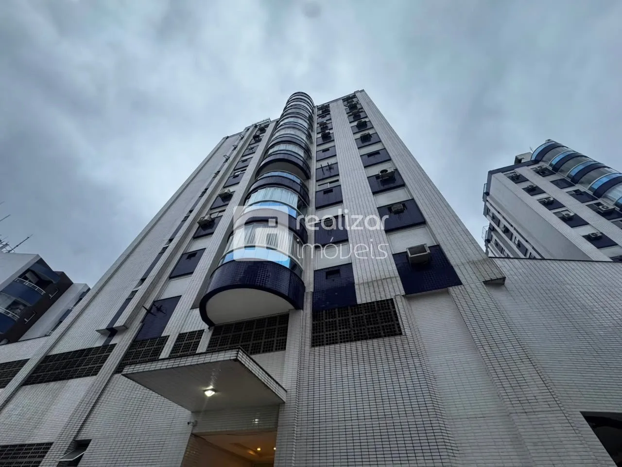 3-bedroom apartment with a built-in balcony grill — photo 23