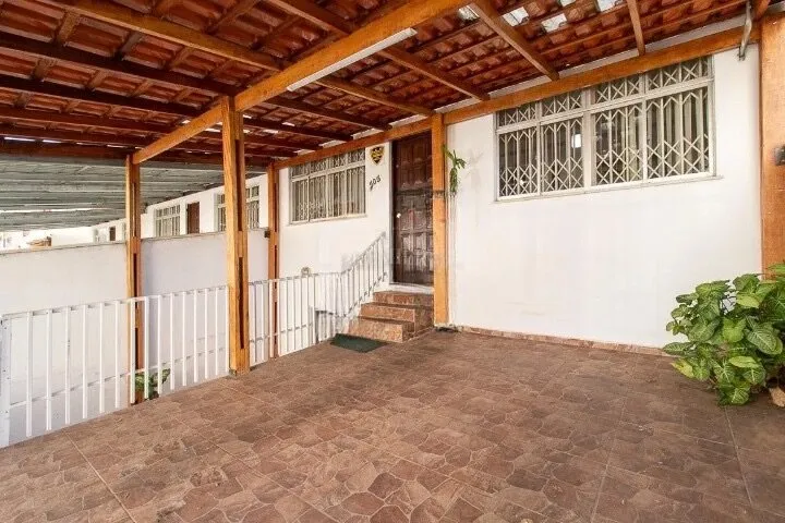 4-bedroom house with shared BBQ area — photo 12