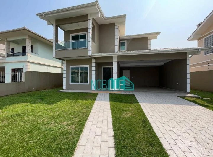 House with 4 en-suite bedrooms and 5 bathrooms, 200 m²