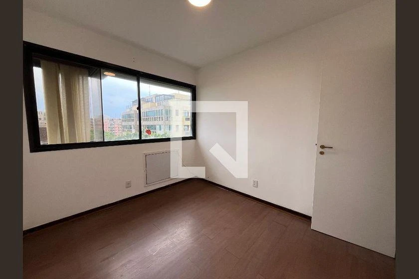 3-bedroom apartment with enclosed balcony and 2 parking spaces — photo 3
