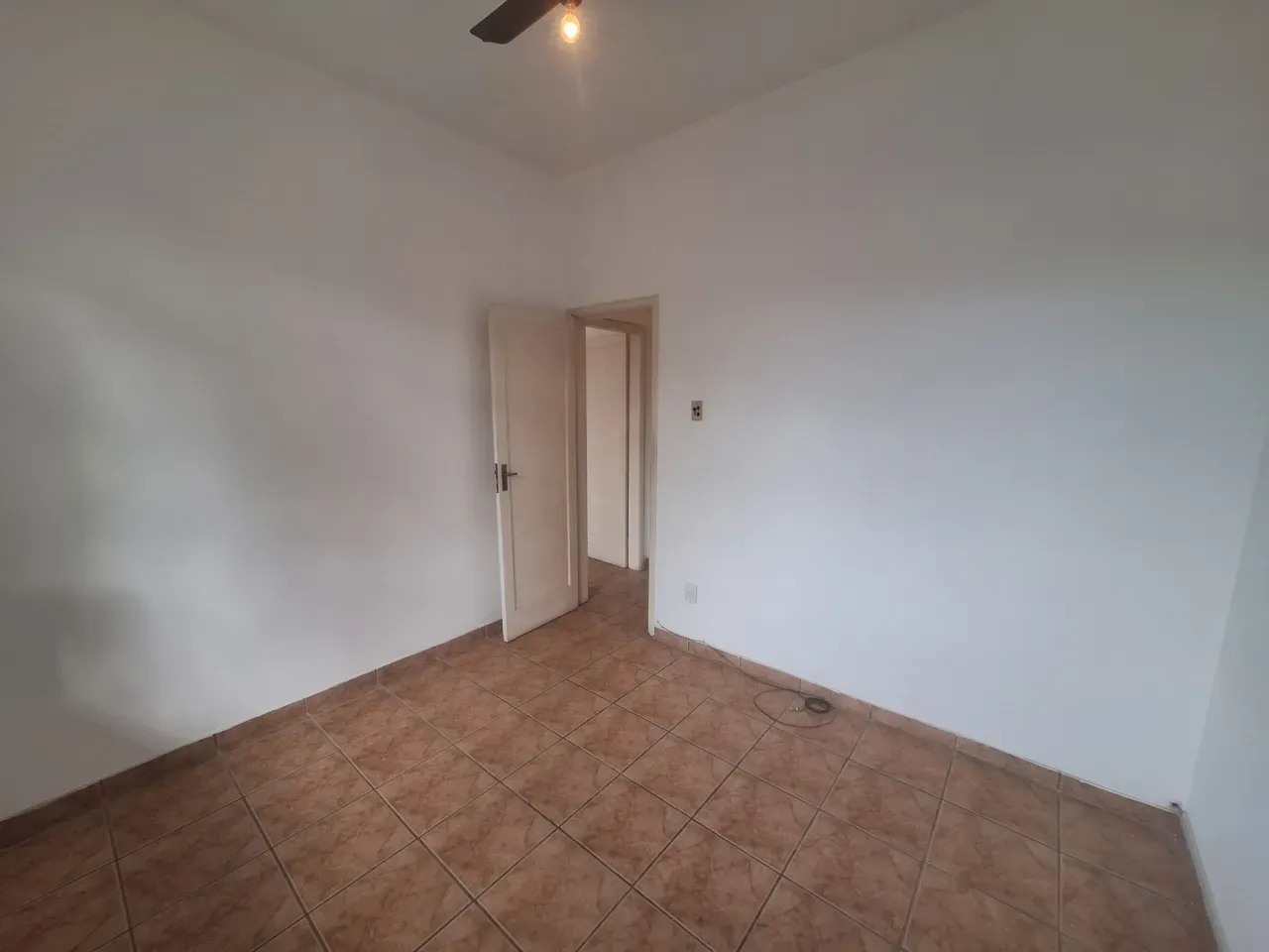 Unfurnished rental apartment with 2 bedrooms and 2 baths — photo 12