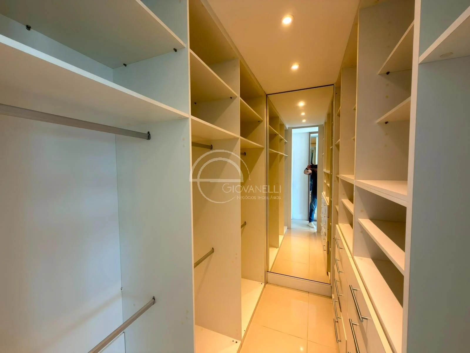 Apartamento de 4 suítes com 233 m² e 3 vagas — photo 16