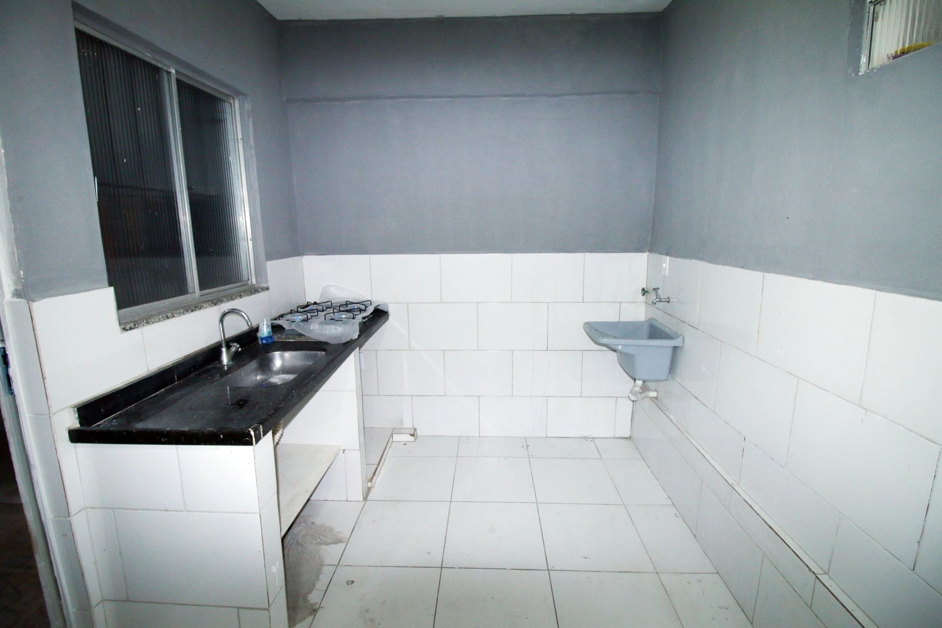 Unfurnished studio with 1 bedroom and a gas stove — photo 6